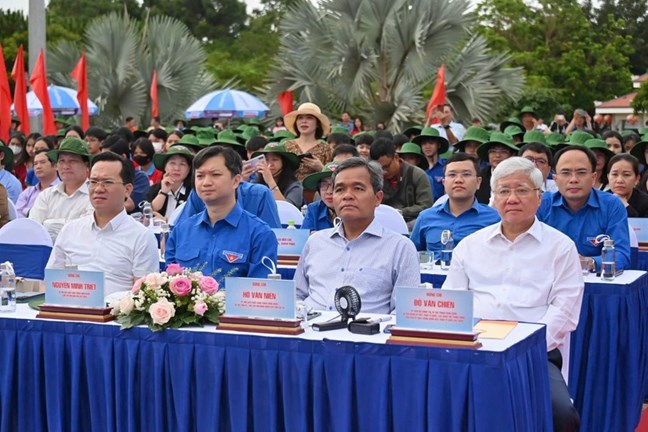 Hãy luôn "Lắng nghe trẻ em bằng trái tim" và "Bảo vệ trẻ em bằng hành động"- Ảnh 1. Hãy luôn "Lắng nghe trẻ em bằng trái tim" và "Bảo vệ trẻ em bằng hành động"- Ảnh 1.
