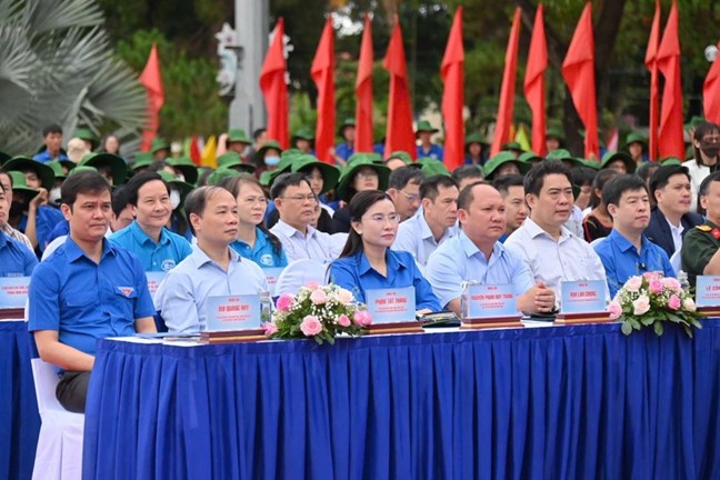 Hãy luôn "Lắng nghe trẻ em bằng trái tim" và "Bảo vệ trẻ em bằng hành động"- Ảnh 2. Hãy luôn "Lắng nghe trẻ em bằng trái tim" và "Bảo vệ trẻ em bằng hành động"- Ảnh 2.
