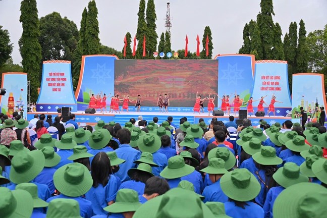 Hãy luôn "Lắng nghe trẻ em bằng trái tim" và "Bảo vệ trẻ em bằng hành động"- Ảnh 3. Hãy luôn "Lắng nghe trẻ em bằng trái tim" và "Bảo vệ trẻ em bằng hành động"- Ảnh 3.