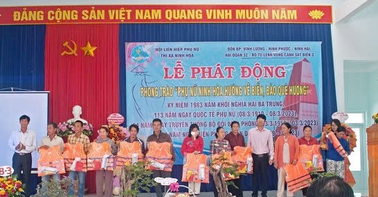 Khánh Hoà: Lan tỏa yêu thương nơi "đầu sóng ngọn gió"- Ảnh 1. Khánh Hoà: Lan tỏa yêu thương nơi "đầu sóng ngọn gió"- Ảnh 1.