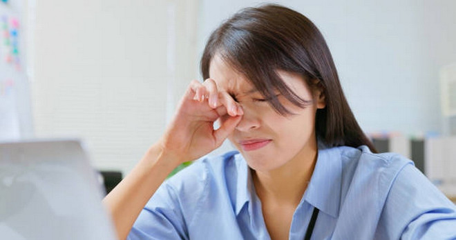 5 biến chứng nguy hiểm nếu bạn đeo kính áp tròng quá lâu- Ảnh 2. 5 biến chứng nguy hiểm nếu bạn đeo kính áp tròng quá lâu- Ảnh 2.