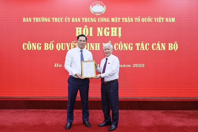 Ông Bùi Duy Đông được bổ nhiệm làm Thư ký Chủ tịch Ủy ban Trung ương MTTQ Việt Nam- Ảnh 2. Ông Bùi Duy Đông được bổ nhiệm làm Thư ký Chủ tịch Ủy ban Trung ương MTTQ Việt Nam- Ảnh 2.