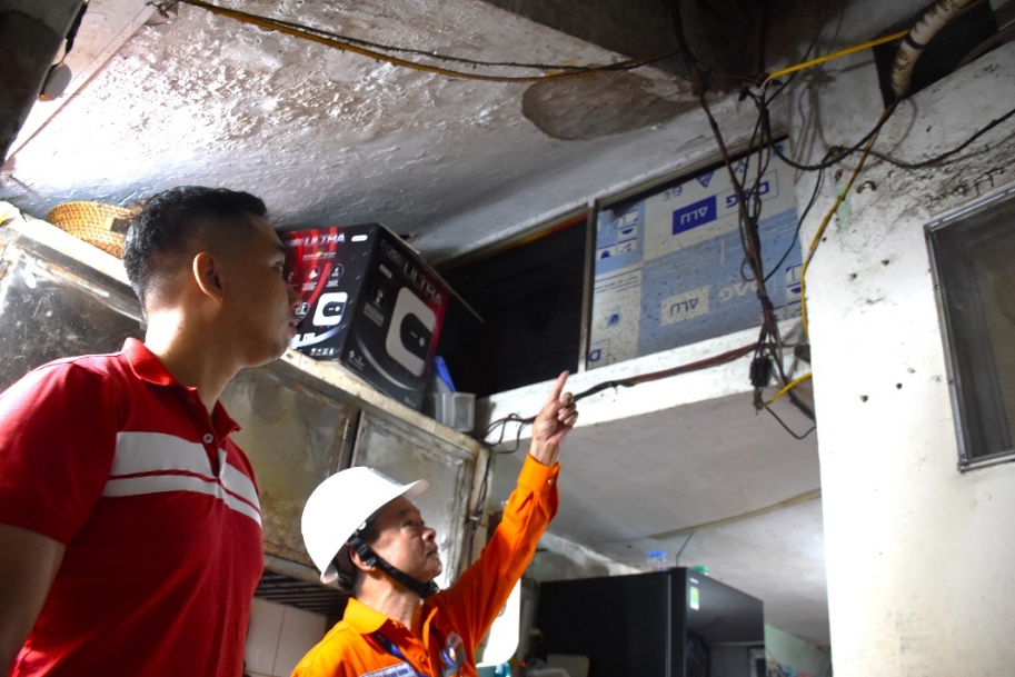 Cảnh báo chập cháy điện ở các khu tập thể, chung cư cũ - EVN Hà Nội khuyến cáo người dân về an toàn điện - Ảnh 1. Cảnh báo chập cháy điện ở các khu tập thể, chung cư cũ - EVN Hà Nội khuyến cáo người dân về an toàn điện - Ảnh 1.