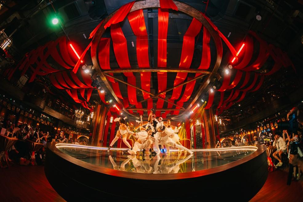 Show diễn mới trên đỉnh Bà Nà gây ấn tượng bởi hình ảnh “tuyệt đối điện ảnh”- Ảnh 2. Show diễn mới trên đỉnh Bà Nà gây ấn tượng bởi hình ảnh “tuyệt đối điện ảnh”- Ảnh 2.
