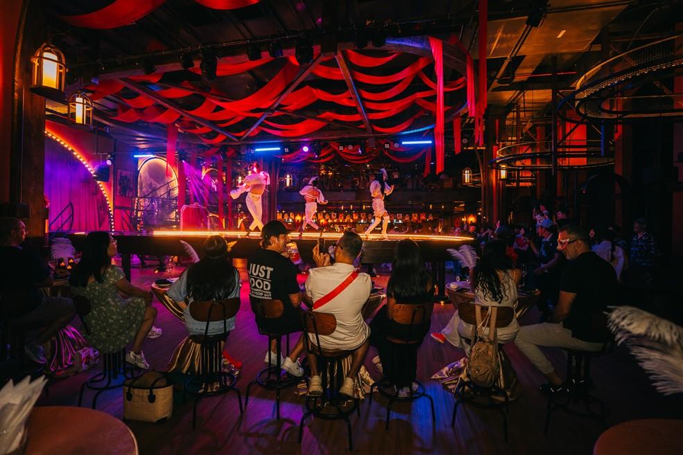 Show diễn mới trên đỉnh Bà Nà gây ấn tượng bởi hình ảnh “tuyệt đối điện ảnh”- Ảnh 4. Show diễn mới trên đỉnh Bà Nà gây ấn tượng bởi hình ảnh “tuyệt đối điện ảnh”- Ảnh 4.