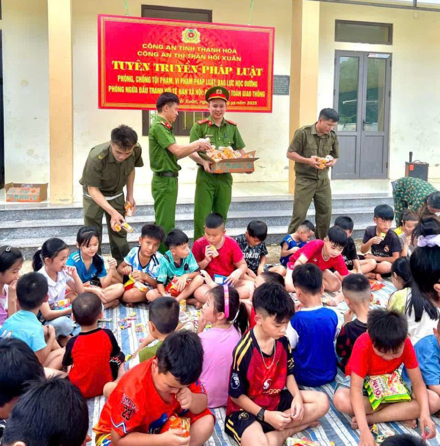 טאן הואה: הפצת החוק לילדים באמצעות משחקים - תמונה 1. Thanh Hóa: Tuyên truyền pháp luật cho trẻ em qua trò chơi- Ảnh 1.