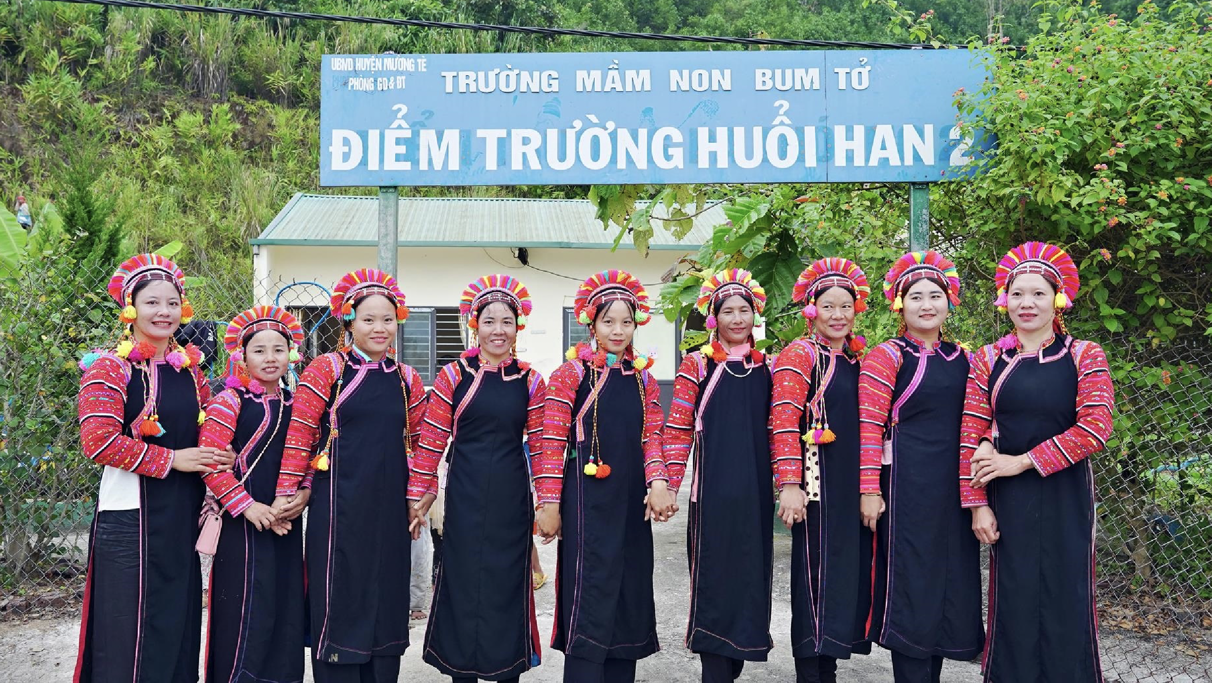 Độc đáo trang phục truyền thống của phụ nữ La Hủ - Ảnh 1. Độc đáo trang phục truyền thống của phụ nữ La Hủ - Ảnh 1.