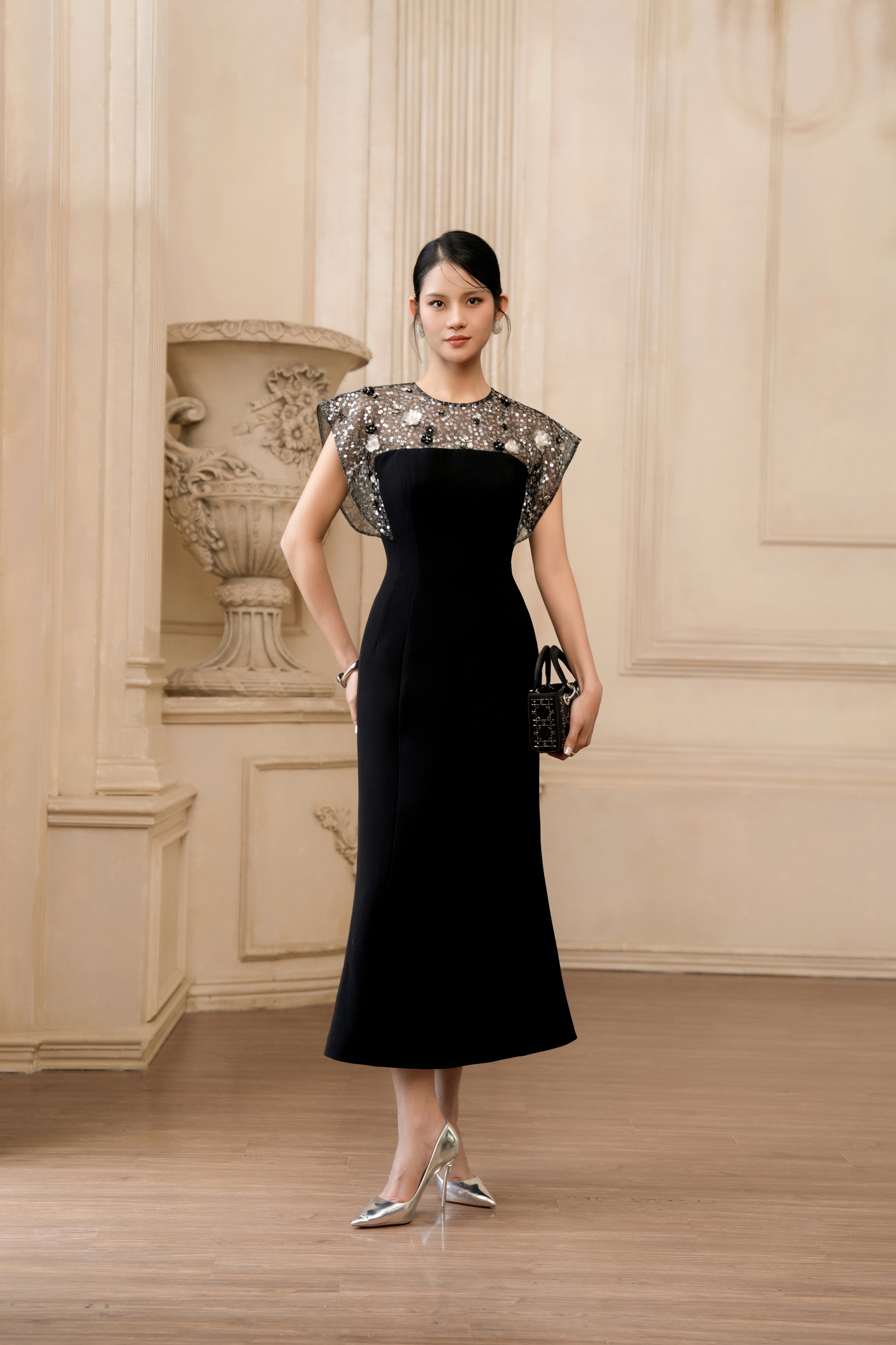 Nổi bật dạ tiệc với bản hoà tấu của chất liệu lấp lánh và kỹ thuật thủ công- Ảnh 1. Nổi bật dạ tiệc với bản hoà tấu của chất liệu lấp lánh và kỹ thuật thủ công- Ảnh 1.