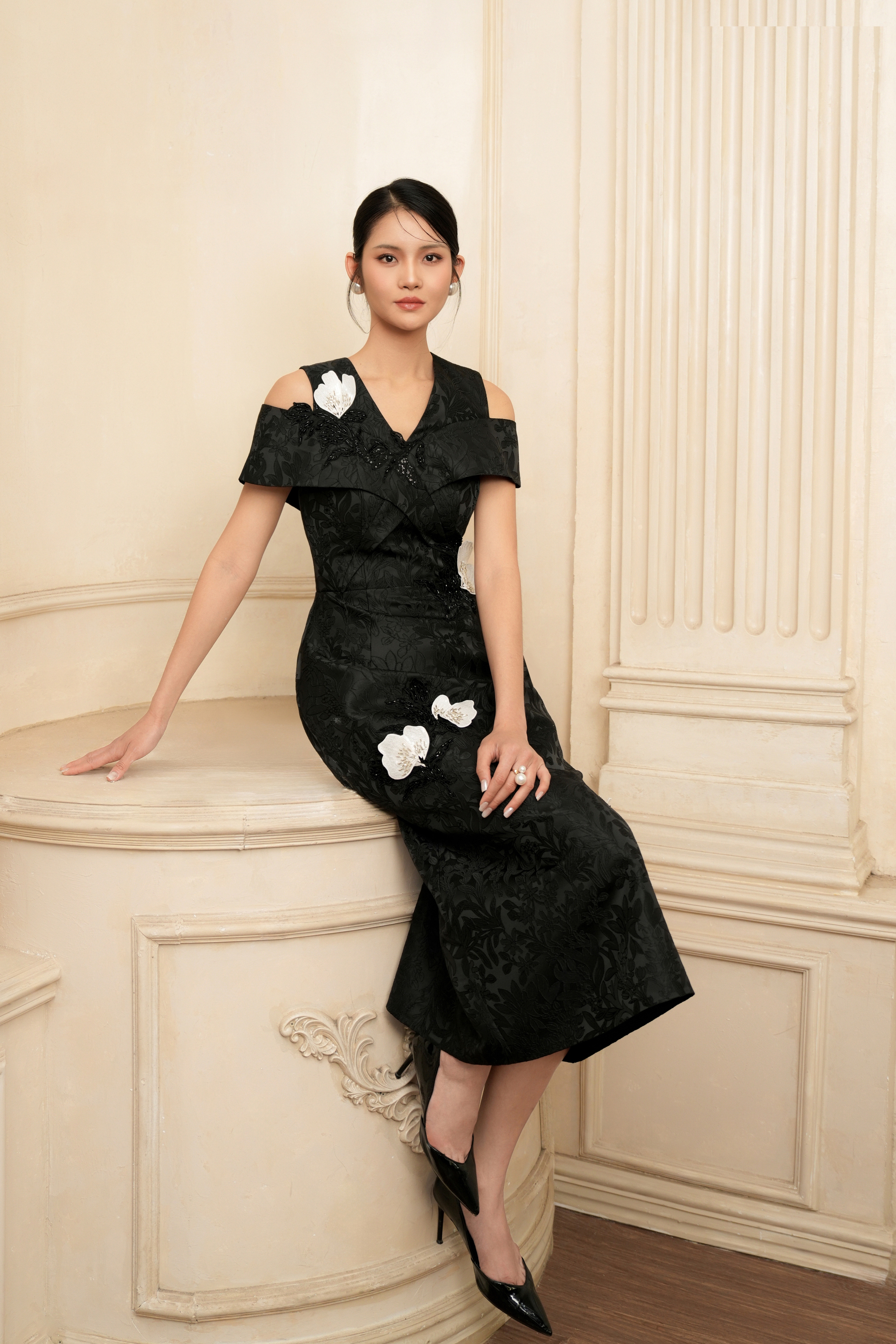 Nổi bật dạ tiệc với bản hoà tấu của chất liệu lấp lánh và kỹ thuật thủ công- Ảnh 5. Nổi bật dạ tiệc với bản hoà tấu của chất liệu lấp lánh và kỹ thuật thủ công- Ảnh 5.