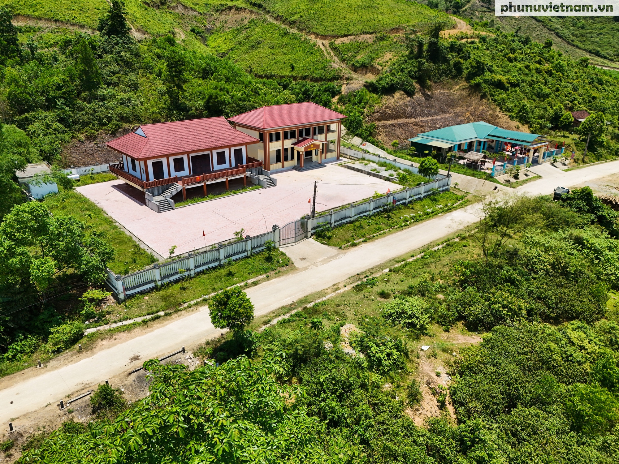 Đồng bào Chứt sẵn sàng đầu tư để tiếp cận thông tin - Ảnh 6. Đồng bào Chứt sẵn sàng đầu tư để tiếp cận thông tin - Ảnh 6.