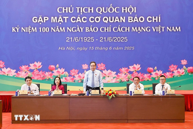 Báo chí đưa hơi thở cuộc sống, tâm nguyện của cử tri đến với nghị trường- Ảnh 1. Báo chí đưa hơi thở cuộc sống, tâm nguyện của cử tri đến với nghị trường- Ảnh 1.