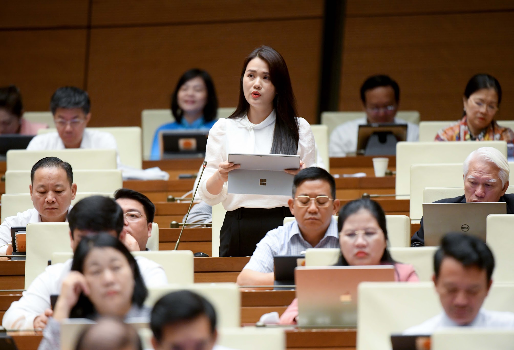 Förslag om att komplettera policyer för att stödja förskolebarn och minska klyftan mellan regioner - Foto 1. Đề xuất bổ sung chính sách hỗ trợ trẻ mầm non, thu hẹp khoảng cách giữa các vùng miền- Ảnh 1.