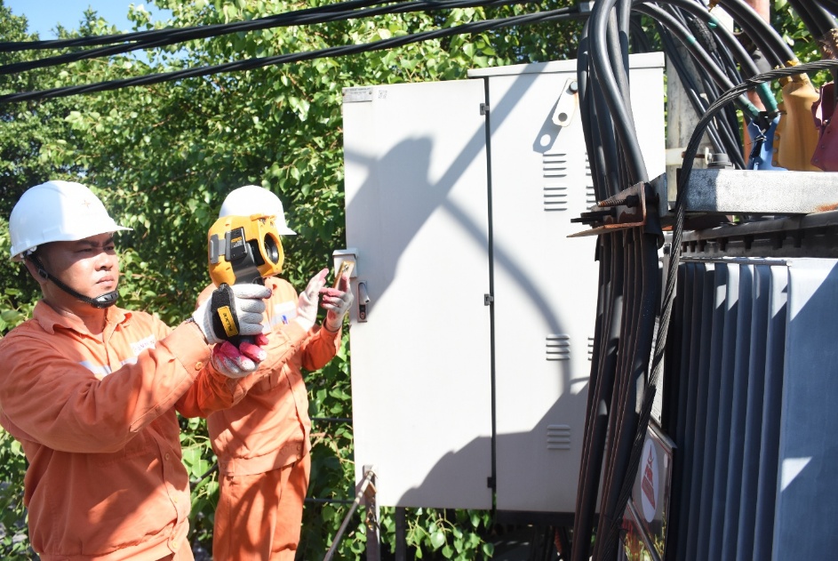 EVN Hà Nội nỗ lực vận hành, đảm bảo cấp điện cao điểm hè 2025- Ảnh 1. EVN Hà Nội nỗ lực vận hành, đảm bảo cấp điện cao điểm hè 2025- Ảnh 1.