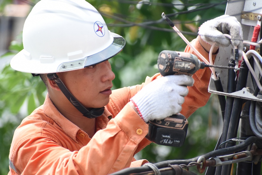 EVN Hà Nội nỗ lực vận hành, đảm bảo cấp điện cao điểm hè 2025- Ảnh 3. EVN Hà Nội nỗ lực vận hành, đảm bảo cấp điện cao điểm hè 2025- Ảnh 3.