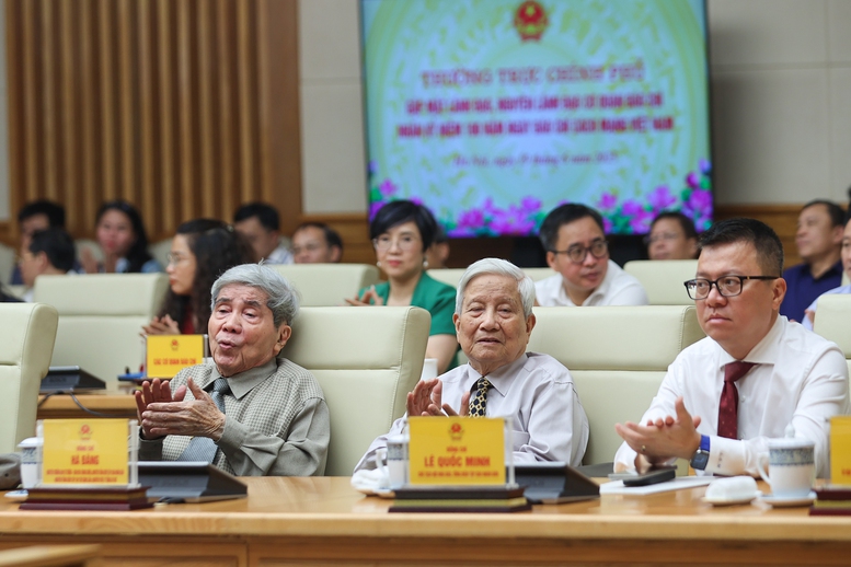 Thủ tướng: Báo chí cách mạng tiếp tục phát huy truyền thống trăm năm với "tâm sáng - lòng trong - bút sắc"- Ảnh 4. Thủ tướng: Báo chí cách mạng tiếp tục phát huy truyền thống trăm năm với "tâm sáng - lòng trong - bút sắc"- Ảnh 4.