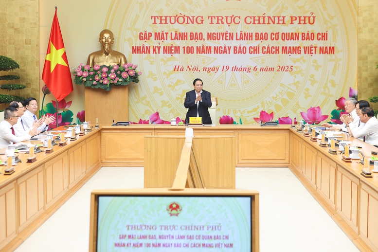 Thủ tướng: Báo chí cách mạng tiếp tục phát huy truyền thống trăm năm với "tâm sáng - lòng trong - bút sắc"- Ảnh 1. Thủ tướng: Báo chí cách mạng tiếp tục phát huy truyền thống trăm năm với "tâm sáng - lòng trong - bút sắc"- Ảnh 1.