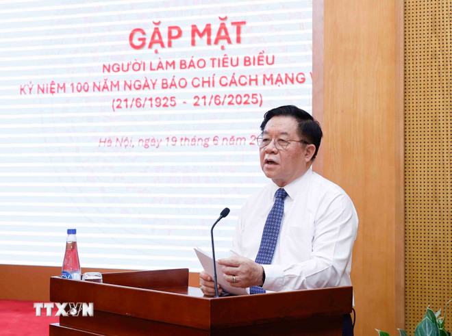 Gặp mặt người làm báo tiêu biểu nhân 100 năm Ngày Báo chí Cách mạng Việt Nam- Ảnh 1. Gặp mặt người làm báo tiêu biểu nhân 100 năm Ngày Báo chí Cách mạng Việt Nam- Ảnh 1.