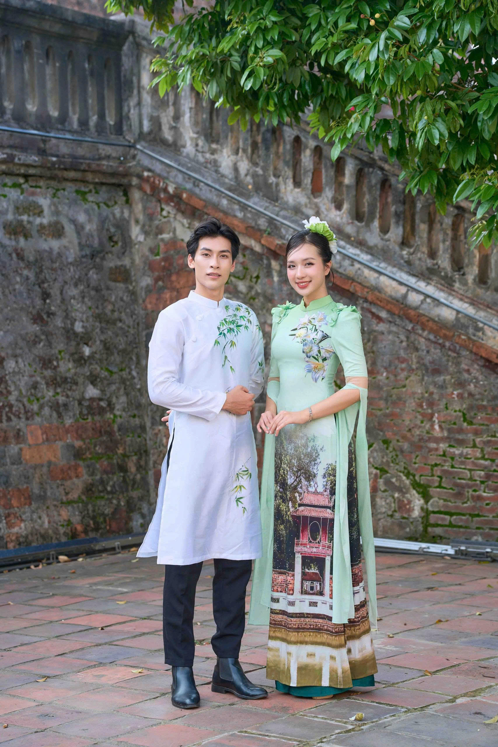 Áo dài khắc họa "12 mùa hoa Hà Nội"- Ảnh 3. Áo dài khắc họa "12 mùa hoa Hà Nội"- Ảnh 3.