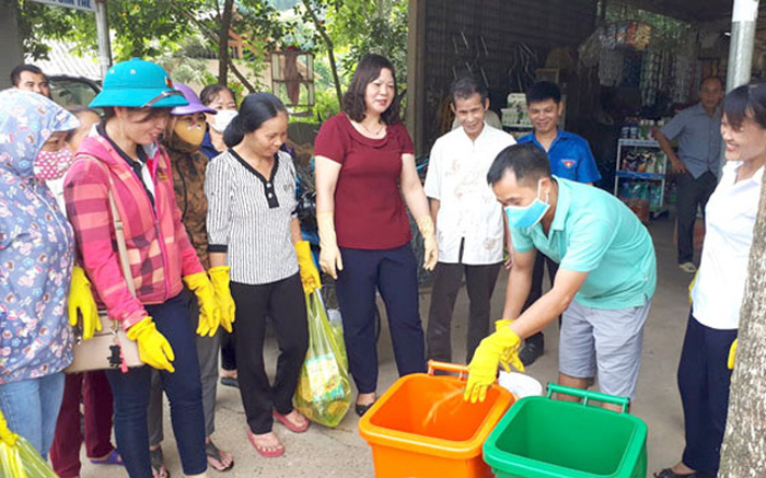 Phụ nữ Tuyên Quang đẩy mạnh thu gom, phân loại, xử lý rác thải tại nguồn- Ảnh 1.