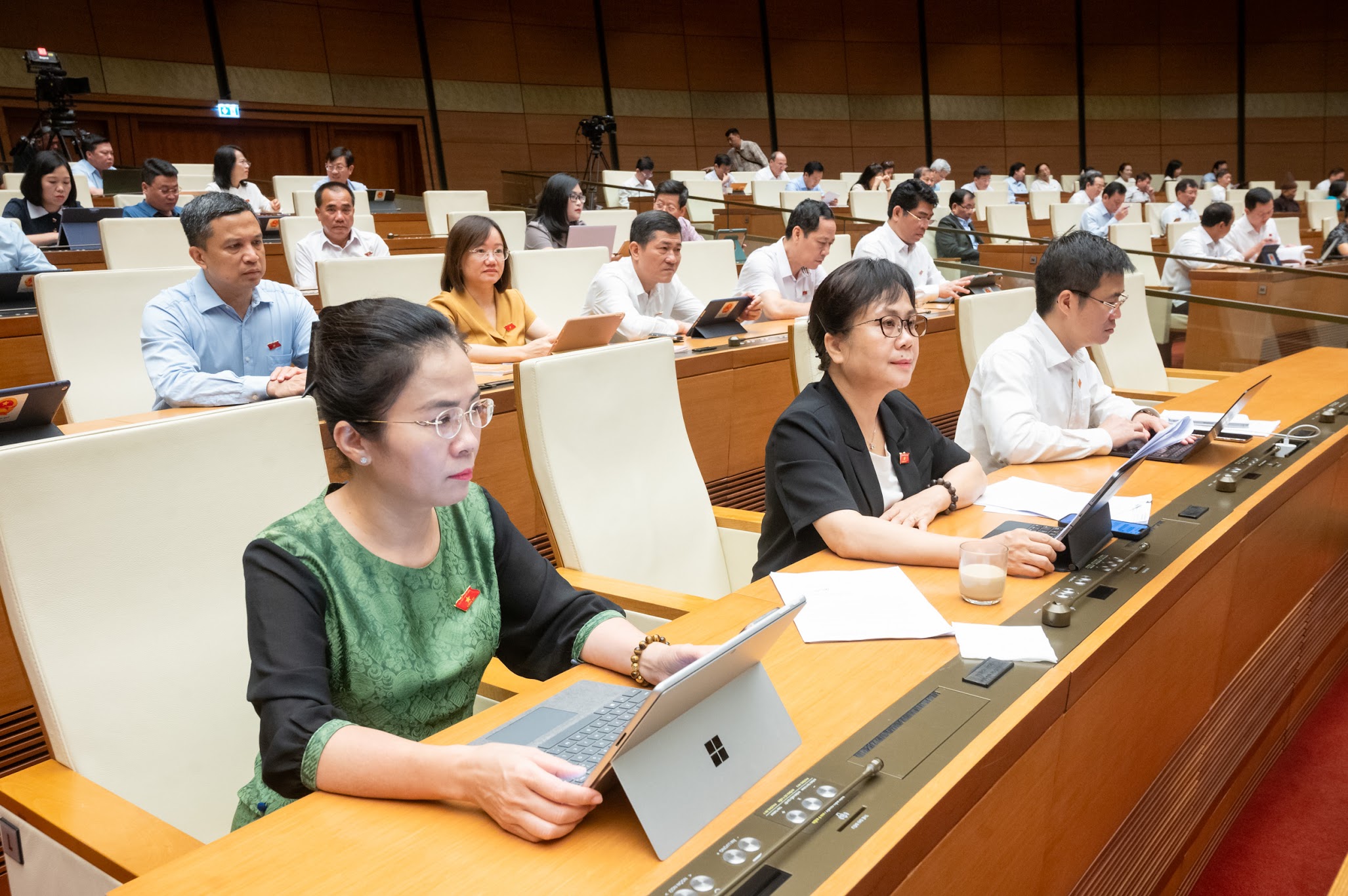 Delegáti Národního shromáždění znepokojeni školním stravováním a kybernetickým násilím - Foto 2. Đại biểu Quốc hội lo ngại về bữa ăn học đường, bạo lực mạng- Ảnh 2.