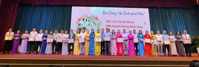 Bình Định: Biểu dương 50 gia đình hạnh phúc - Ảnh 4. Bình Định: Biểu dương 50 gia đình hạnh phúc - Ảnh 4.