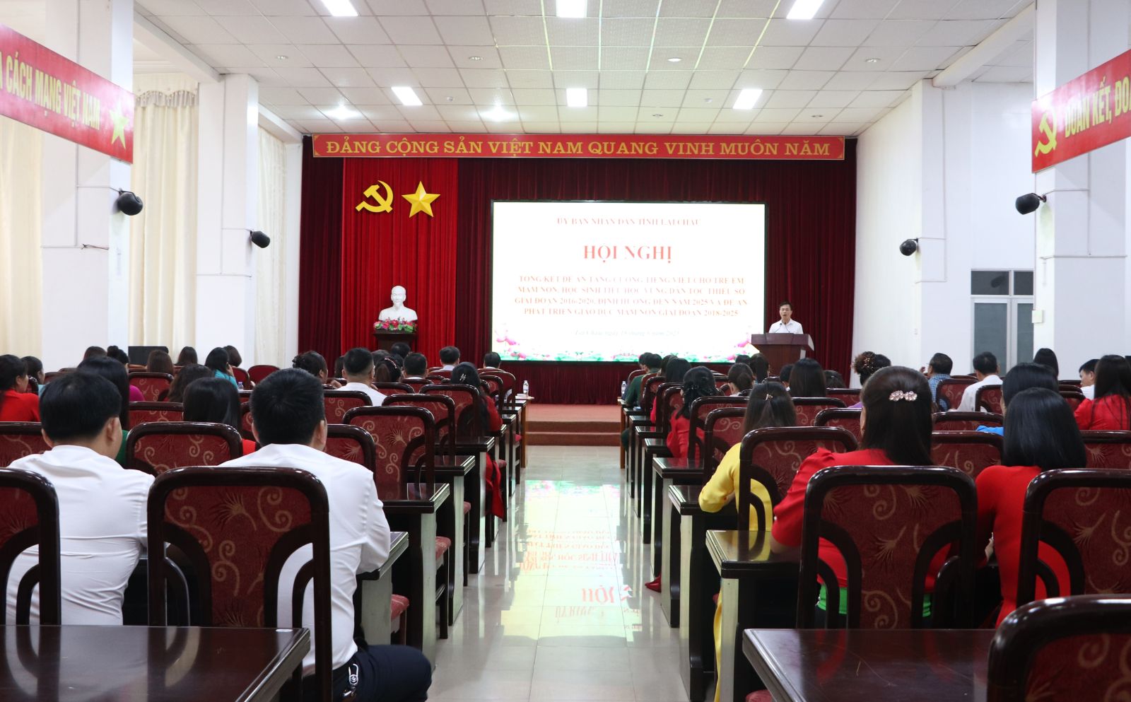 Lai Chau: ຮັບປະກັນ 100% ເດັກນ້ອຍຊົນເຜົ່າໄດ້ຮັບການສອນຫວຽດນາມ - ຮູບທີ 2. Lai Châu: Đảm bảo 100% trẻ em dân tộc thiểu số được tăng cường tiếng Việt- Ảnh 2.