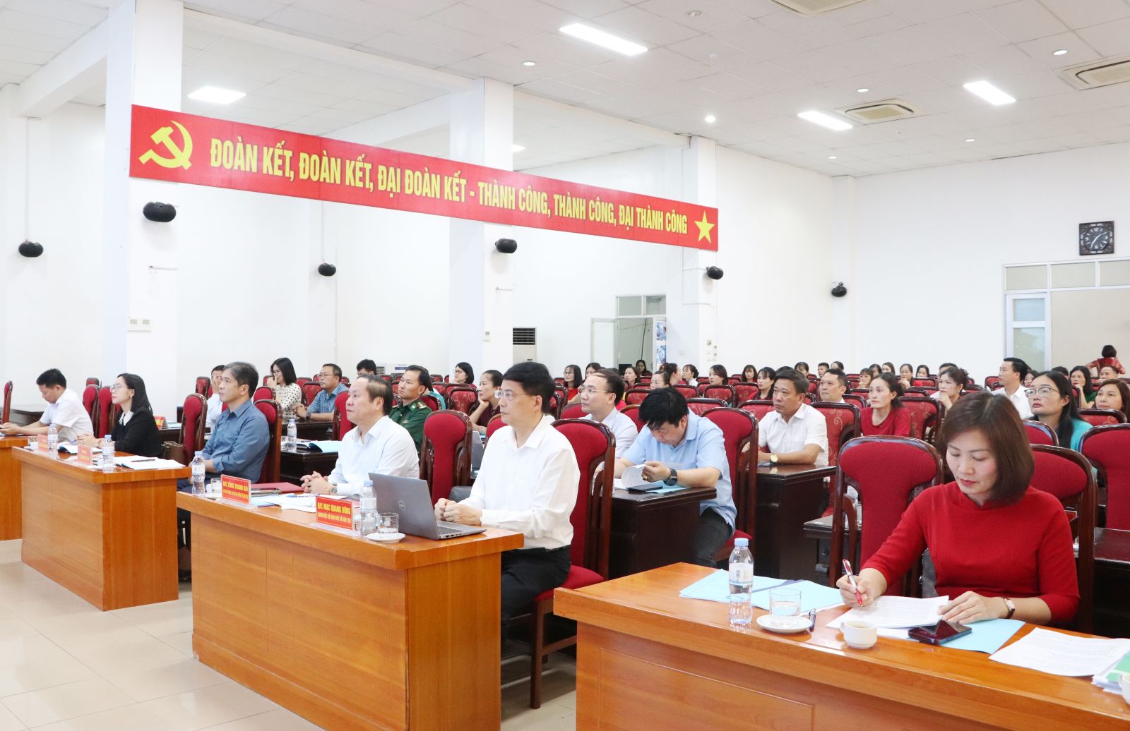 ລາຍເຈົາ: ຮັບປະກັນ 100% ໃຫ້ເດັກນ້ອຍຊົນເຜົ່າສ່ວນໜ້ອຍໄດ້ຮັບການເສີມຂະຫຍາຍພາສາຫວຽດນາມ - ຮູບທີ 1. Lai Châu: Đảm bảo 100% trẻ em dân tộc thiểu số được tăng cường tiếng Việt- Ảnh 1.