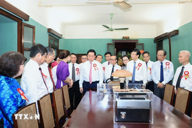 Lễ báo công dâng Bác nhân kỷ niệm 100 năm Ngày Báo chí Cách mạng Việt Nam- Ảnh 3. Lễ báo công dâng Bác nhân kỷ niệm 100 năm Ngày Báo chí Cách mạng Việt Nam- Ảnh 3.