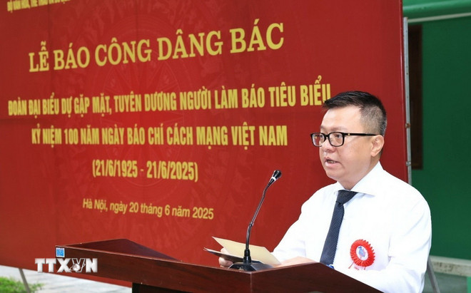 Lễ báo công dâng Bác nhân kỷ niệm 100 năm Ngày Báo chí Cách mạng Việt Nam- Ảnh 2. Lễ báo công dâng Bác nhân kỷ niệm 100 năm Ngày Báo chí Cách mạng Việt Nam- Ảnh 2.