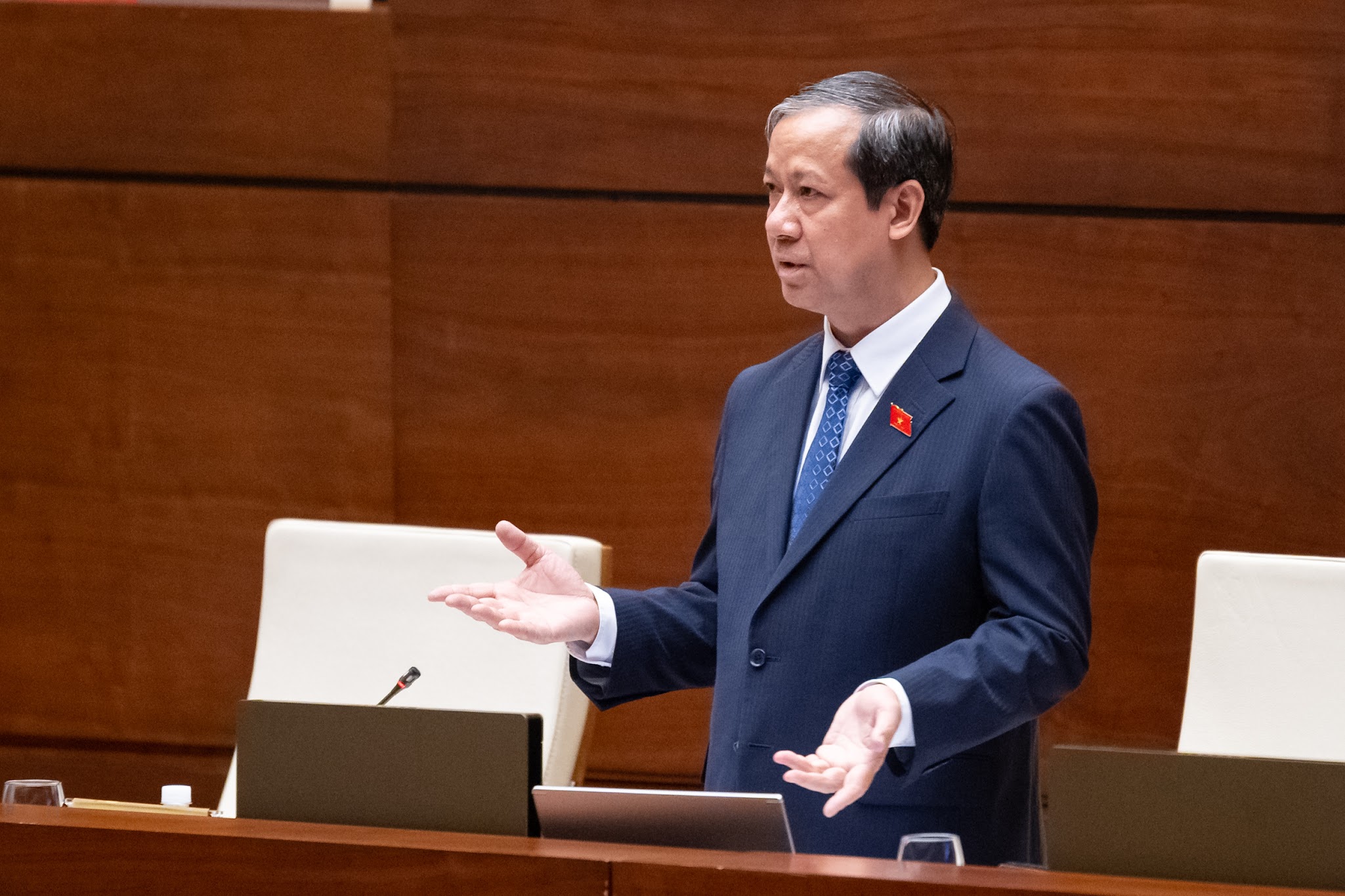 Delegáti Národního shromáždění znepokojeni školním stravováním a kybernetickým násilím - Foto 1. Đại biểu Quốc hội lo ngại về bữa ăn học đường, bạo lực mạng- Ảnh 1.