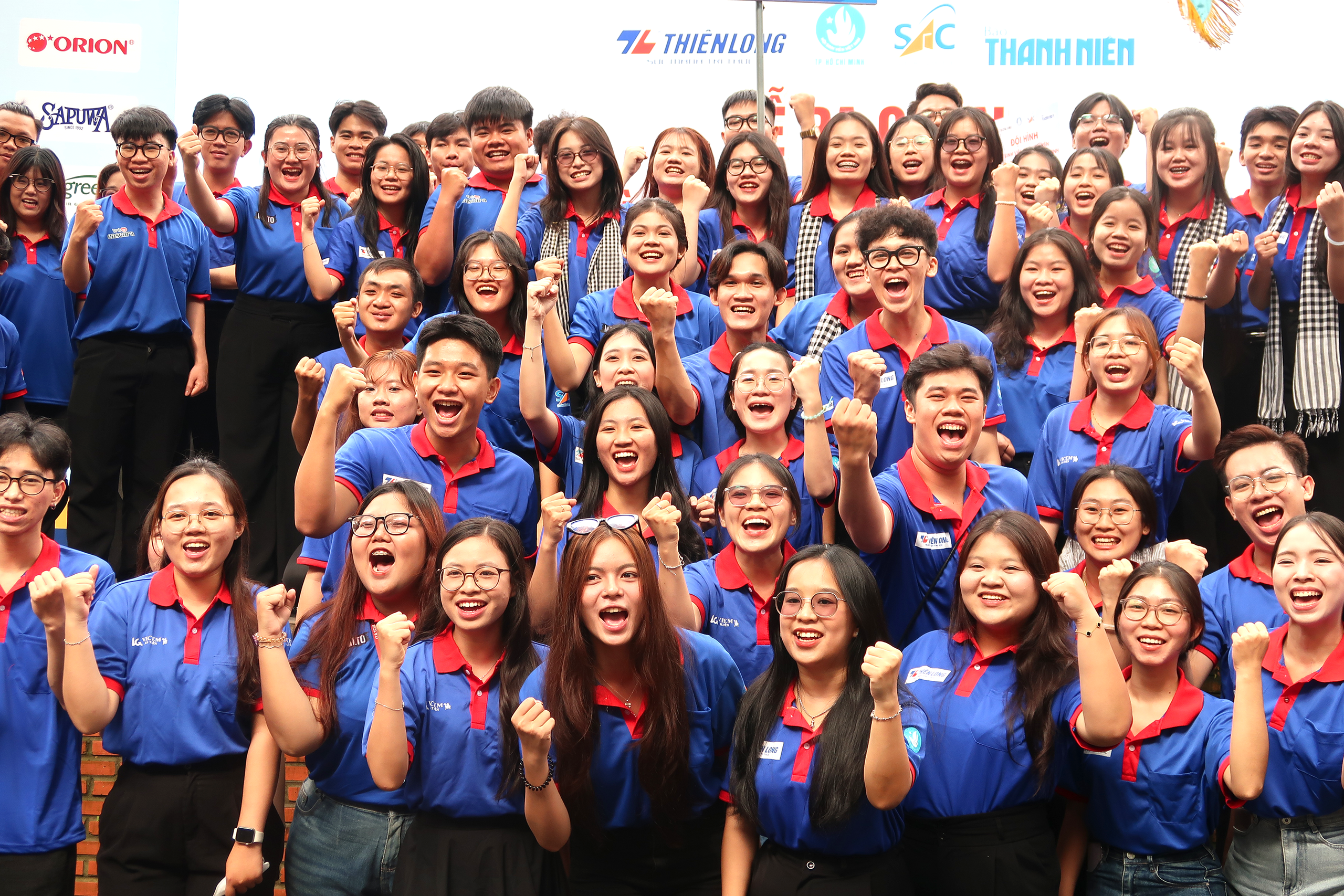 Bendera kampanye  Cờ lệnh xuất quân “Tiếp sức mùa thi” năm 2025 đã được giương cao- Ảnh 8.