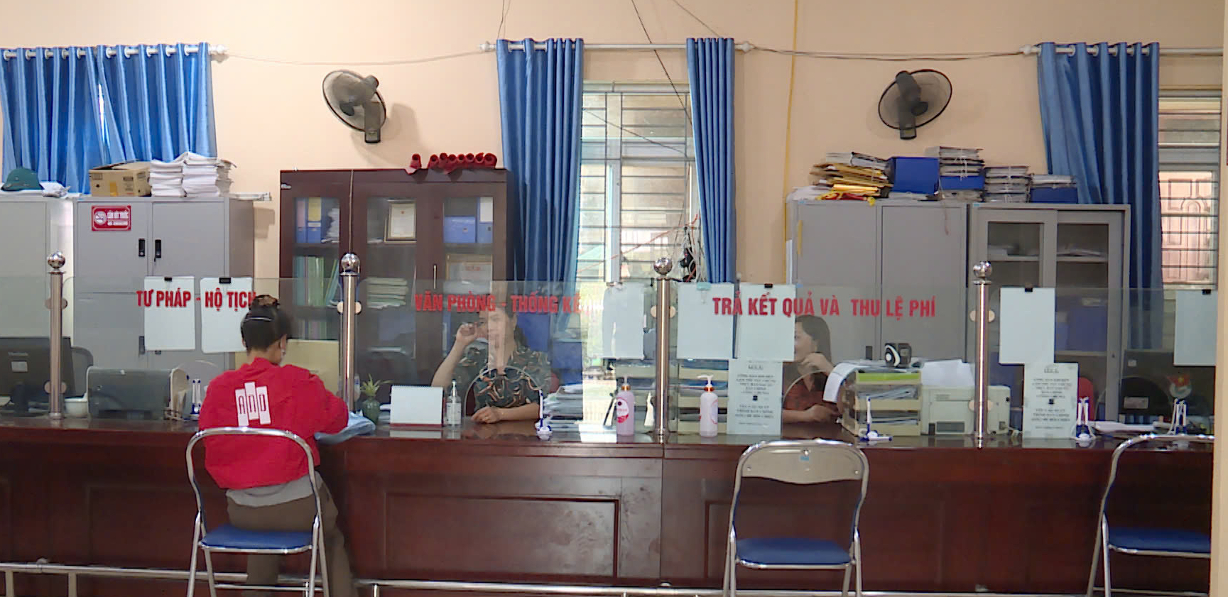 Muong Ang: Stark omvandling tack vare digital omvandling inom utbildning och offentlig förvaltning - Foto 2. Mường Ảng: Bước chuyển mình mạnh mẽ nhờ chuyển đổi số trong giáo dục và hành chính công- Ảnh 2.