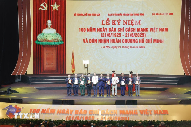 100 năm Báo chí cách mạng: Bền bỉ, kiên trung, phụng sự sự nghiệp cách mạng- Ảnh 4. 100 năm Báo chí cách mạng: Bền bỉ, kiên trung, phụng sự sự nghiệp cách mạng- Ảnh 4.