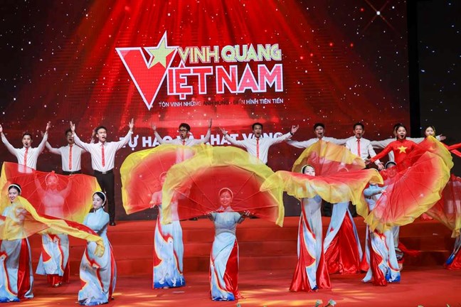 Chương trình "Vinh quang Việt Nam" tạo động lực cho các phong trào thi đua yêu nước- Ảnh 1. Chương trình "Vinh quang Việt Nam" tạo động lực cho các phong trào thi đua yêu nước- Ảnh 1.