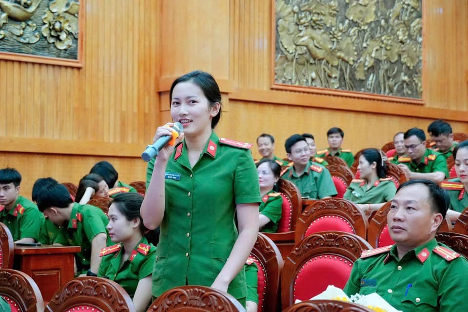 Vĩnh Phúc: Trao giải cuộc thi viết - vẽ "Con yêu bố mẹ - Người chiến sĩ Công an nhân dân" - Ảnh 2. Vĩnh Phúc: Trao giải cuộc thi viết - vẽ "Con yêu bố mẹ - Người chiến sĩ Công an nhân dân" - Ảnh 2.