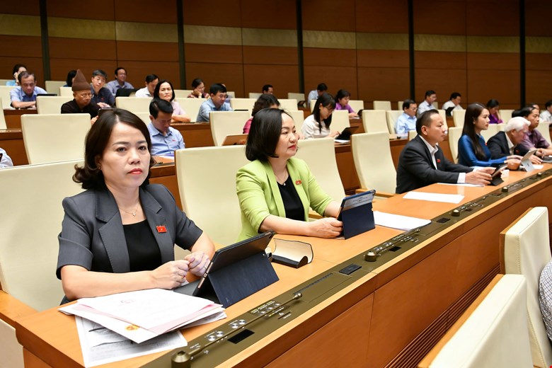 Delegát Národního shromáždění prohlásil něco zvláštního: „Složit zkoušku na střední škole je těžké, ale dostat se na magisterské studium je snadné“ – Foto 1. Đại biểu Quốc hội nói điều kỳ lạ