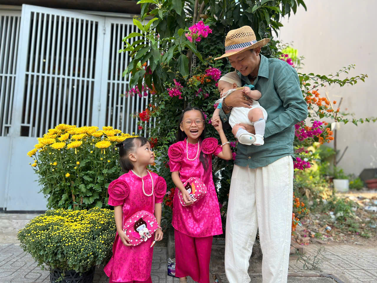 Hơn 20 năm gắn bó, vợ chồng cùng nắm tay vượt qua mọi khó khăn- Ảnh 1. Hơn 20 năm gắn bó, vợ chồng cùng nắm tay vượt qua mọi khó khăn- Ảnh 1.