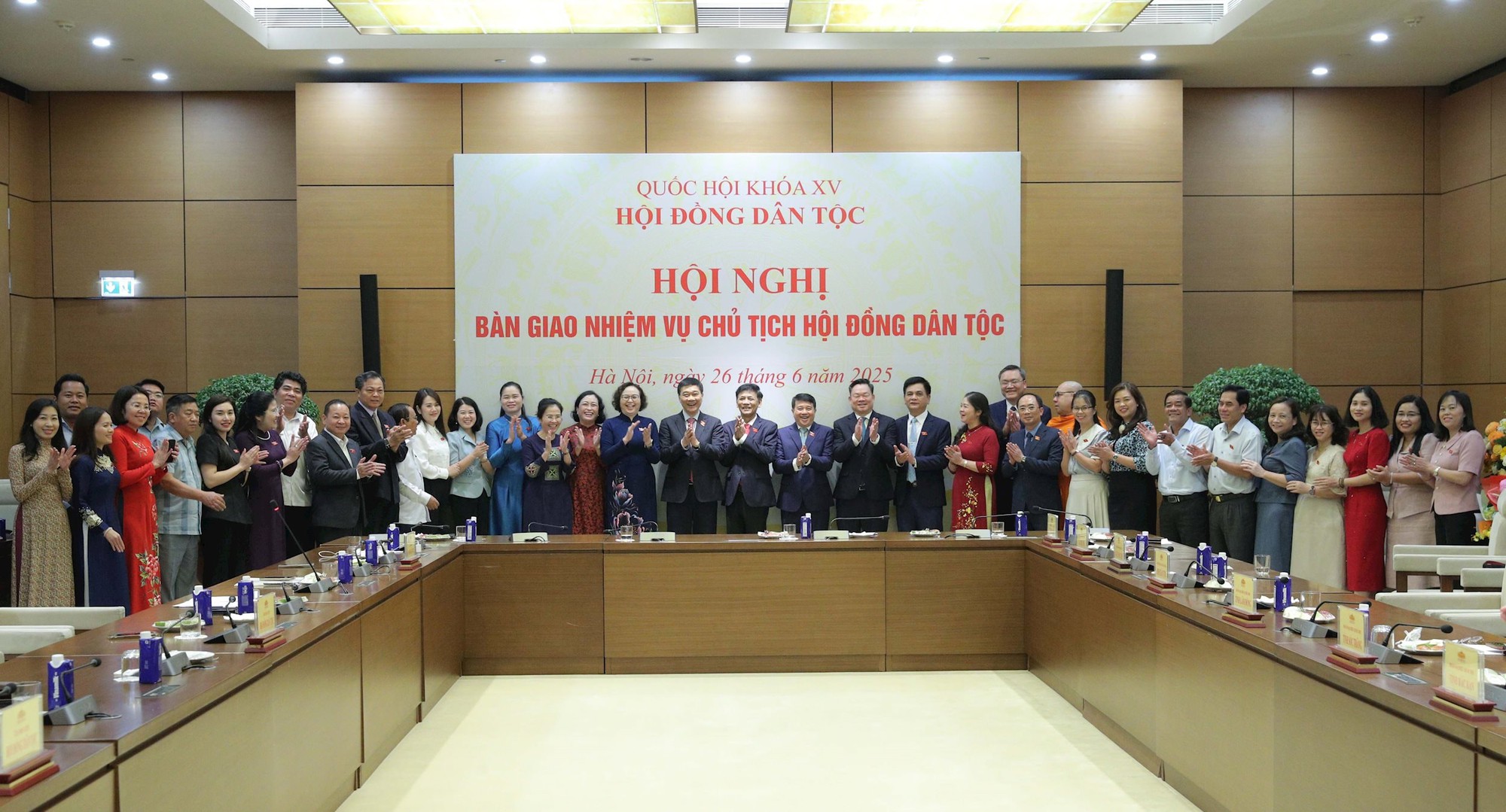 2 Ủy viên Trung ương được bầu giữ chức vụ mới- Ảnh 2. 2 Ủy viên Trung ương được bầu giữ chức vụ mới- Ảnh 2.