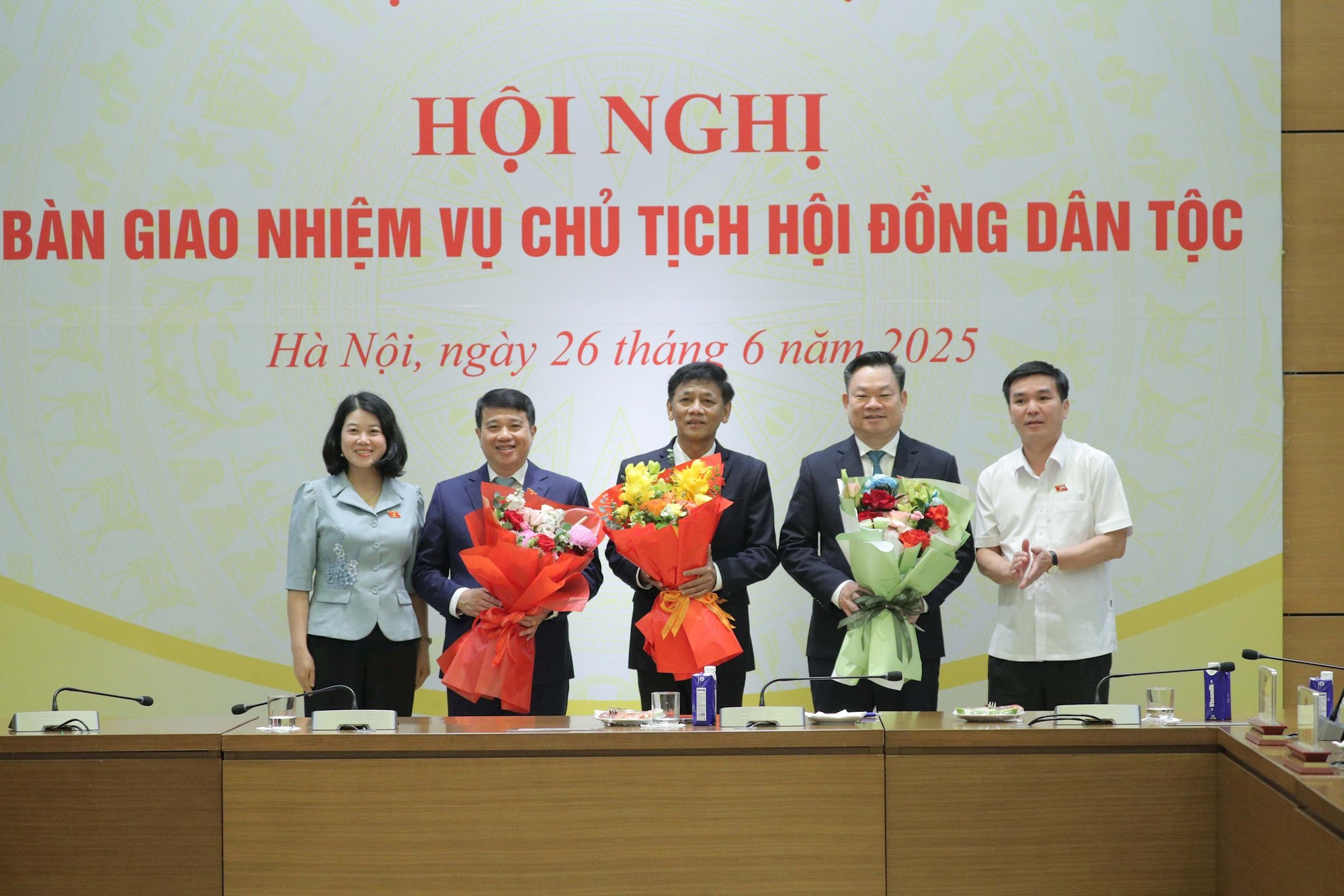 2 Ủy viên Trung ương được bầu giữ chức vụ mới- Ảnh 6. 2 Ủy viên Trung ương được bầu giữ chức vụ mới- Ảnh 6.