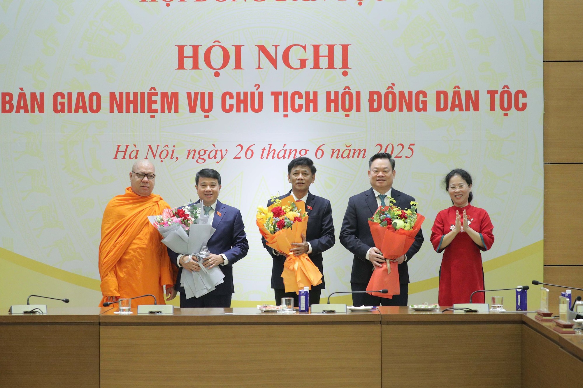 2 Ủy viên Trung ương được bầu giữ chức vụ mới- Ảnh 8. 2 Ủy viên Trung ương được bầu giữ chức vụ mới- Ảnh 8.