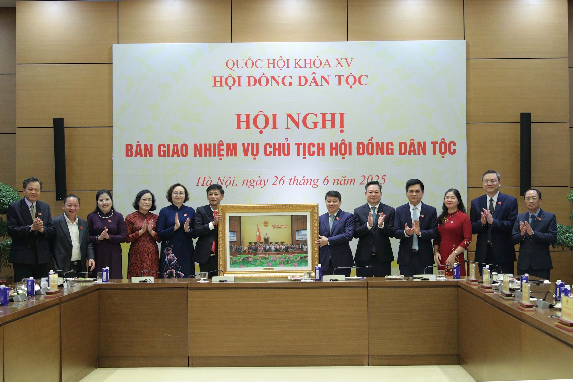 2 Ủy viên Trung ương được bầu giữ chức vụ mới- Ảnh 5. 2 Ủy viên Trung ương được bầu giữ chức vụ mới- Ảnh 5.