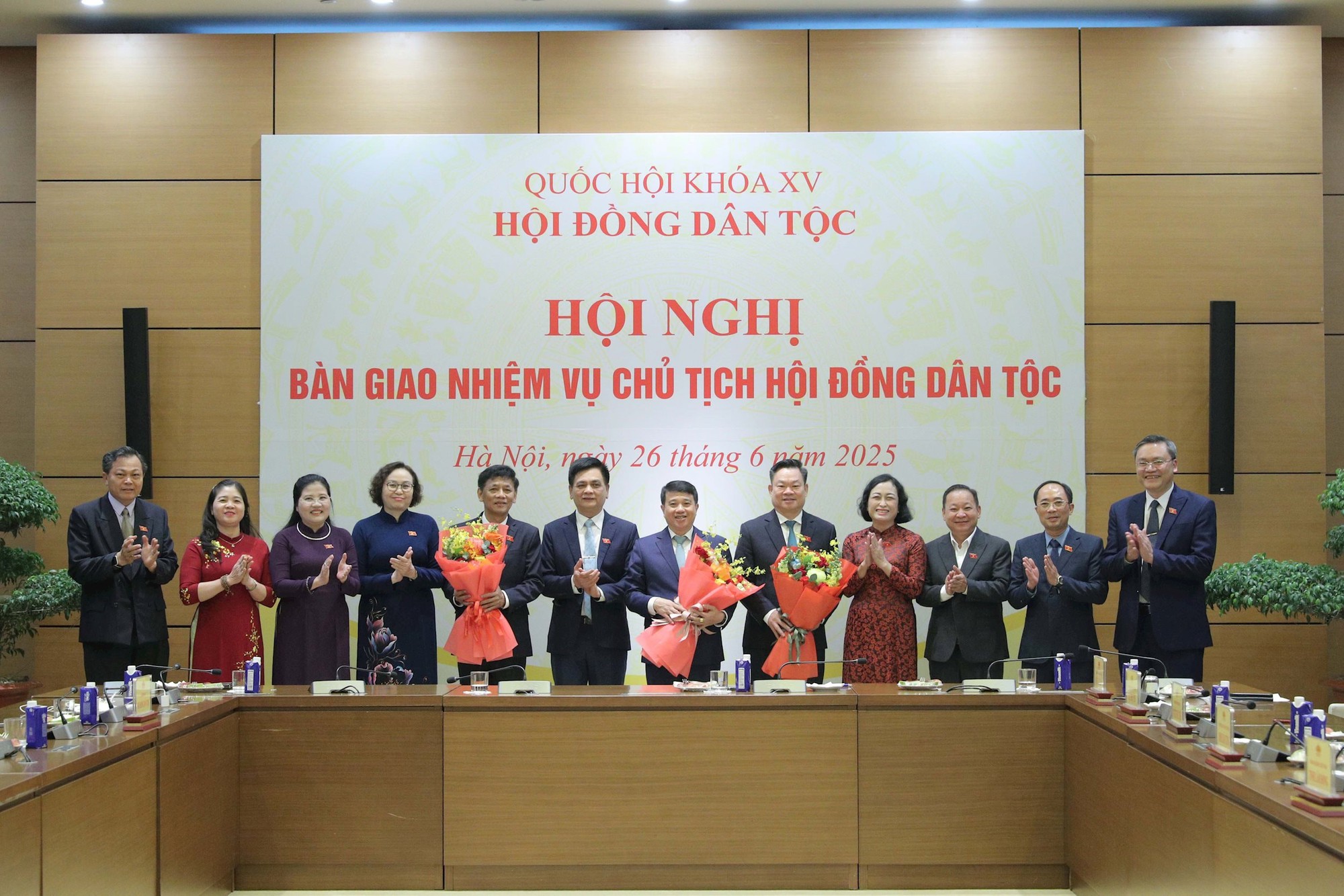 2 Ủy viên Trung ương được bầu giữ chức vụ mới- Ảnh 4. 2 Ủy viên Trung ương được bầu giữ chức vụ mới- Ảnh 4.