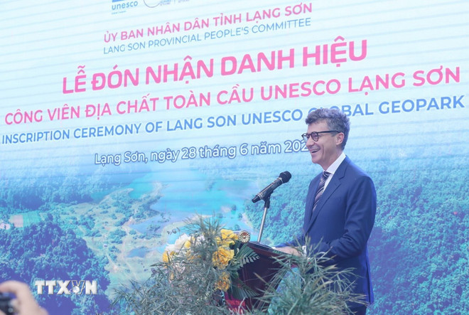 UNESCO trao Bằng công nhận Công viên địa chất toàn cầu Lạng Sơn- Ảnh 1. UNESCO trao Bằng công nhận Công viên địa chất toàn cầu Lạng Sơn- Ảnh 1.