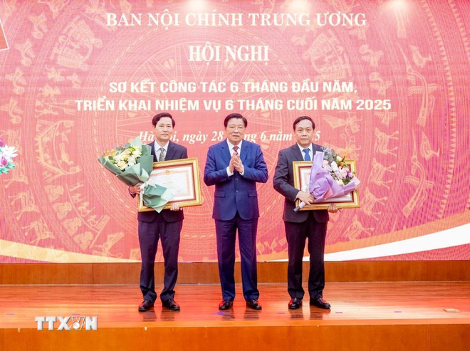 Không để cơ quan nhà nước là vùng trú ẩn an toàn cho cán bộ yếu kém- Ảnh 2. Không để cơ quan nhà nước là vùng trú ẩn an toàn cho cán bộ yếu kém- Ảnh 2.
