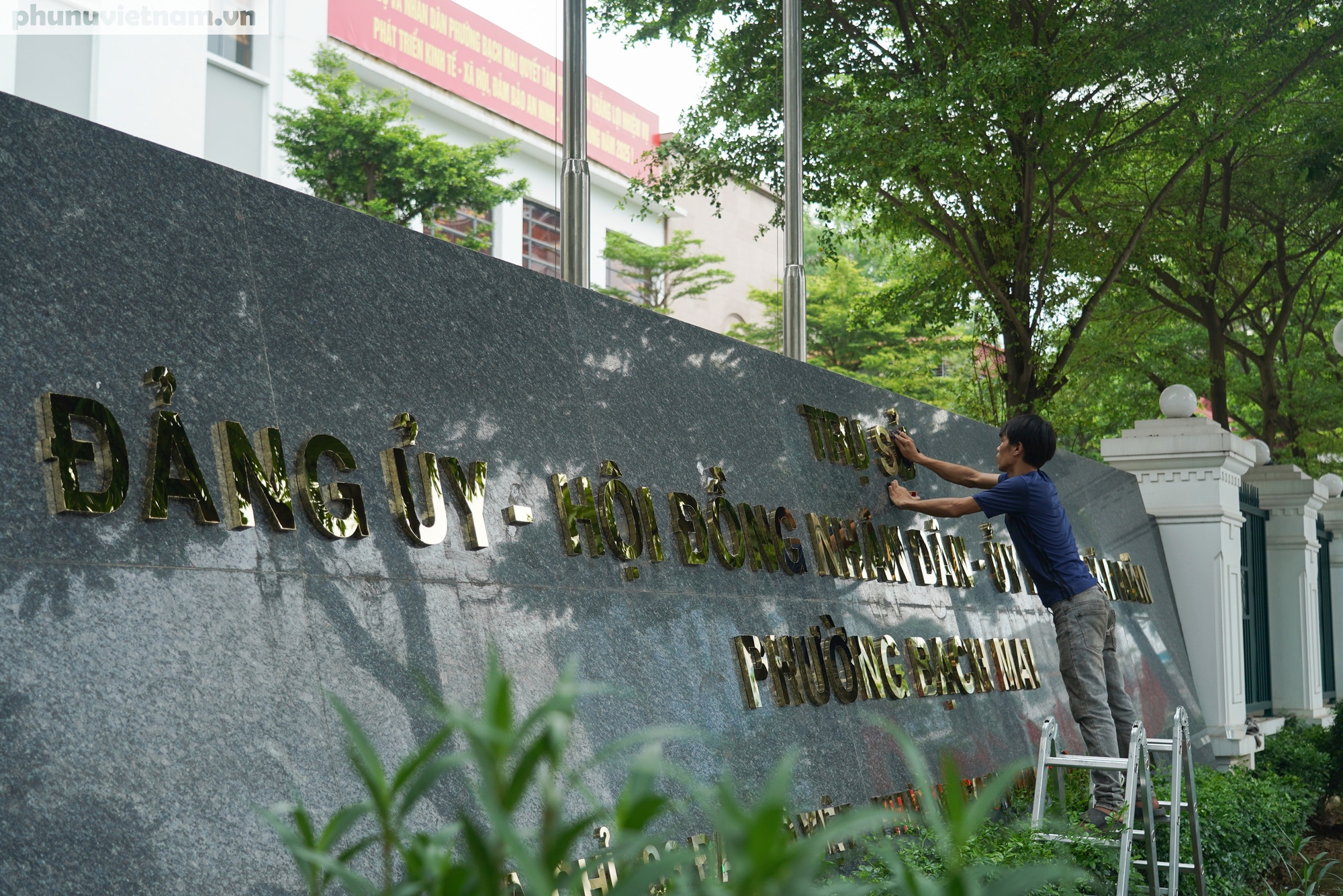 Phố phường Hà Nội nhộn nhịp cờ hoa chào mừng ngày chính thức vận hành chính quyền địa phương 2 cấp- Ảnh 14. Phố phường Hà Nội nhộn nhịp cờ hoa chào mừng ngày chính thức vận hành chính quyền địa phương 2 cấp- Ảnh 14.