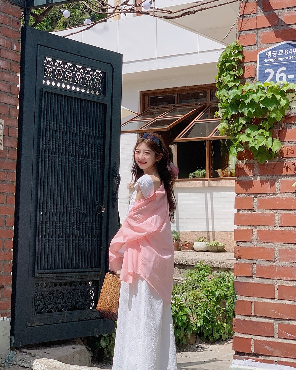 4 kiểu "áo chống nắng" sành điệu phụ nữ Hàn chăm diện nhất- Ảnh 4. 4 kiểu "áo chống nắng" sành điệu phụ nữ Hàn chăm diện nhất- Ảnh 4.