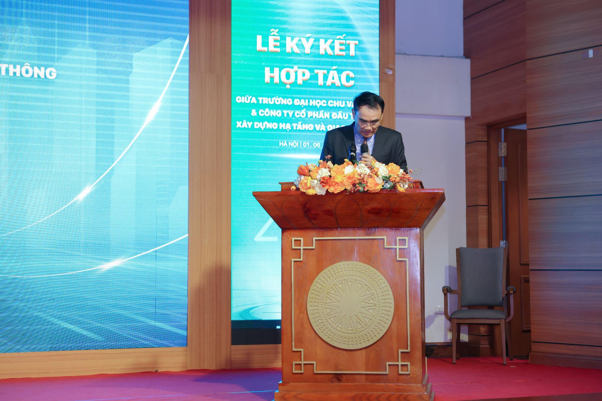 Doanh nghiệp “bắt tay” trường đại học: Intracom Group và Đại học Chu Văn An thúc đẩy hợp tác khởi nghiệp và chuyển đổi số- Ảnh 1. Doanh nghiệp “bắt tay” trường đại học: Intracom Group và Đại học Chu Văn An thúc đẩy hợp tác khởi nghiệp và chuyển đổi số- Ảnh 1.