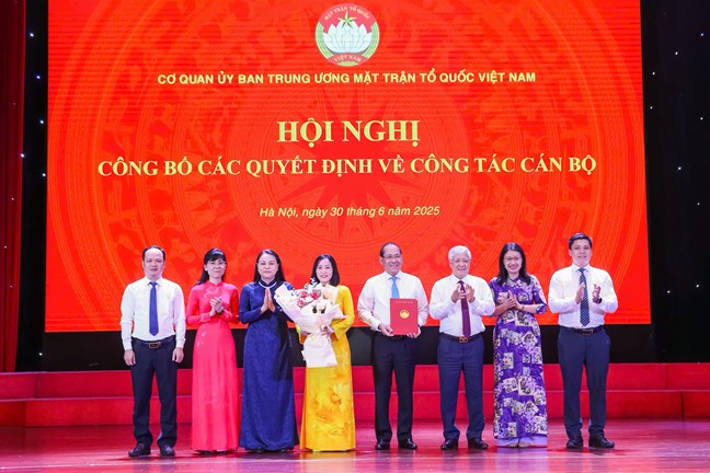 Công bố Quyết định thành lập 19 Ban, đơn vị Cơ quan Ủy ban Trung ương MTTQ Việt Nam- Ảnh 5. Công bố Quyết định thành lập 19 Ban, đơn vị Cơ quan Ủy ban Trung ương MTTQ Việt Nam- Ảnh 5.