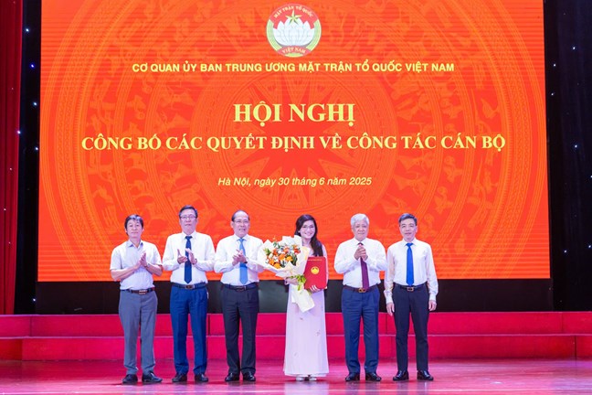 Công bố Quyết định thành lập 19 Ban, đơn vị Cơ quan Ủy ban Trung ương MTTQ Việt Nam- Ảnh 18. Công bố Quyết định thành lập 19 Ban, đơn vị Cơ quan Ủy ban Trung ương MTTQ Việt Nam- Ảnh 18.