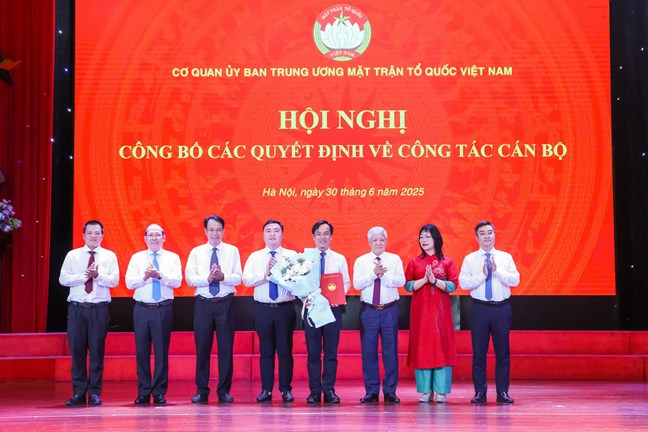 Công bố Quyết định thành lập 19 Ban, đơn vị Cơ quan Ủy ban Trung ương MTTQ Việt Nam- Ảnh 9. Công bố Quyết định thành lập 19 Ban, đơn vị Cơ quan Ủy ban Trung ương MTTQ Việt Nam- Ảnh 9.